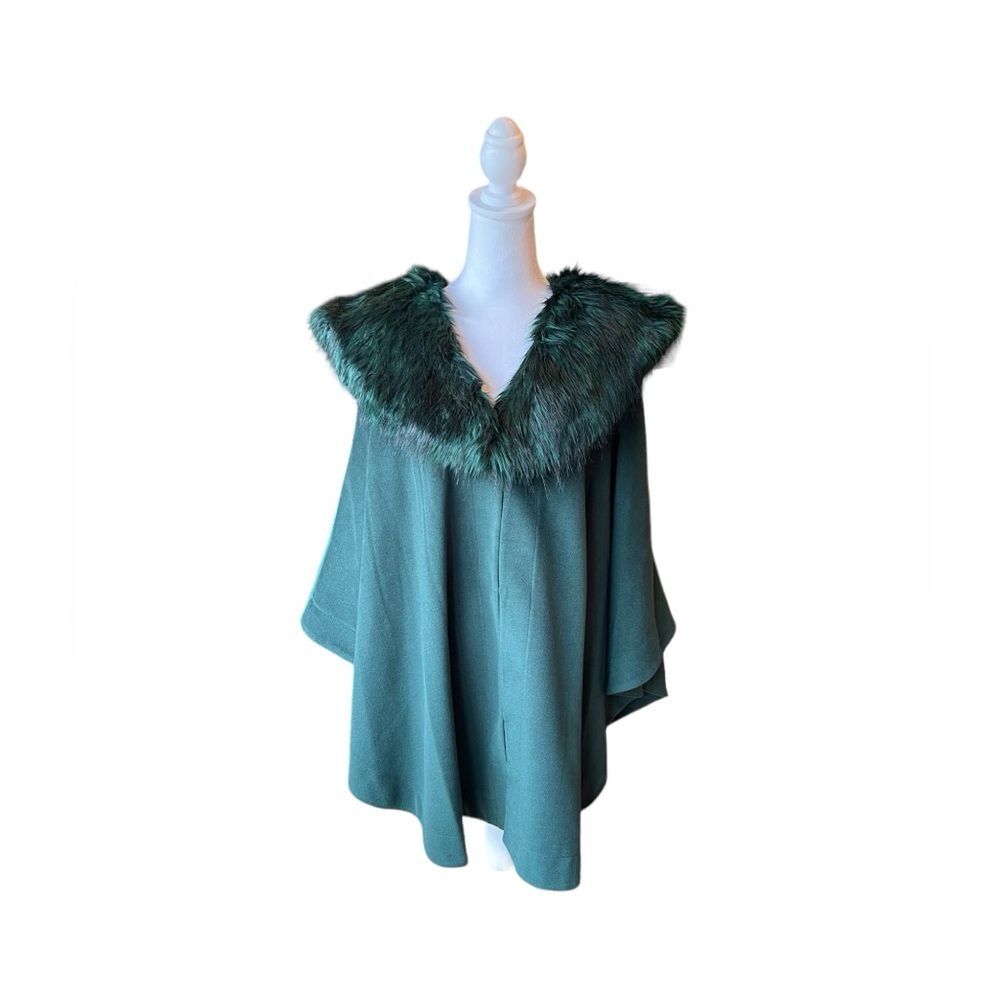 Adrienne Landau Green Cape With Faux Fur Collar Womens Size 1X NWT